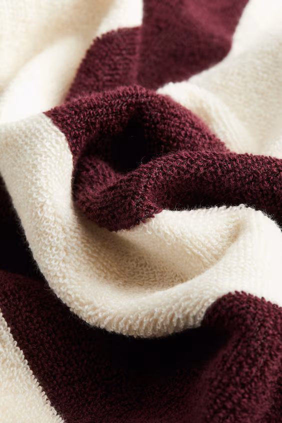 Рушник с полосками для рук