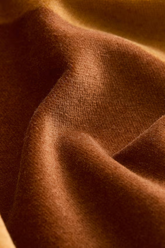 Подушка из вельвета в клетку