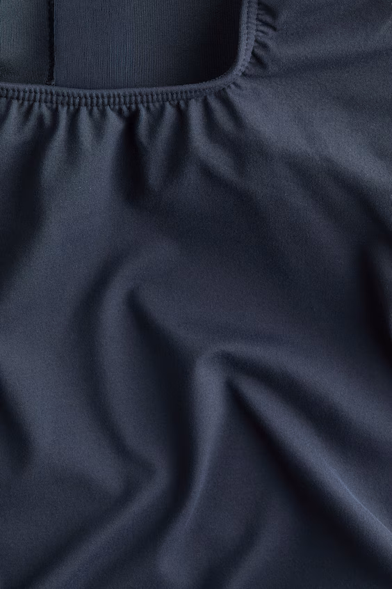 Боди из микрофибры с подушечками в чашечках