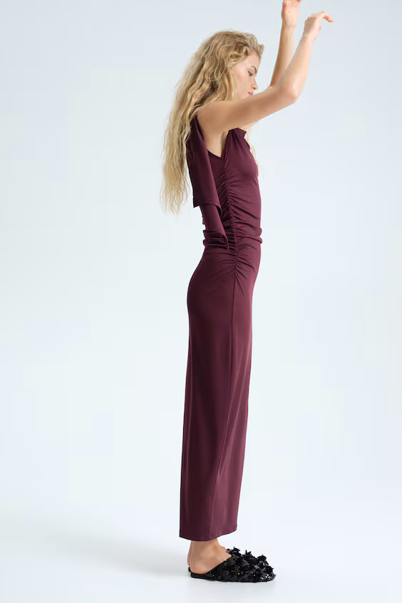 Платье с драпировкой на одном плече