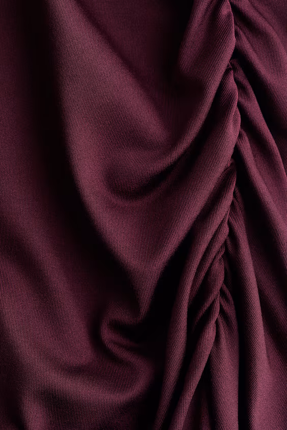 Платье с драпировкой на одном плече