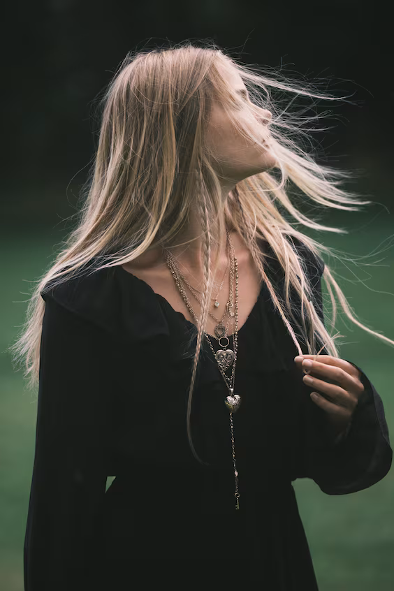 Платье с воротником с оборками