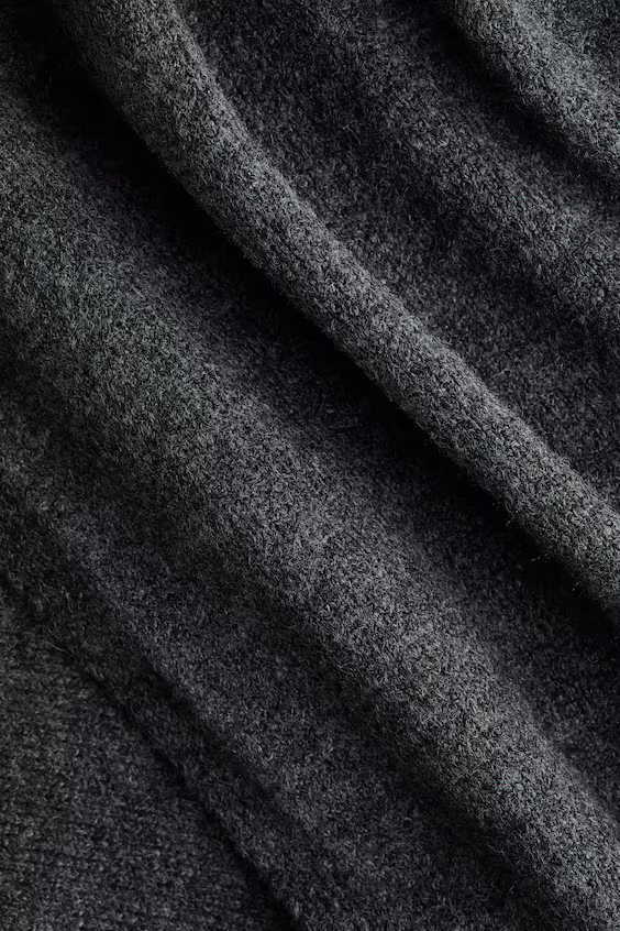 Свитер оверсайз с шарфом