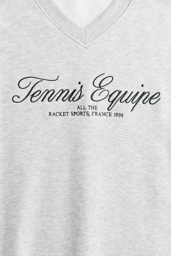 Оверсайз-свитшот с v-образным вырезом