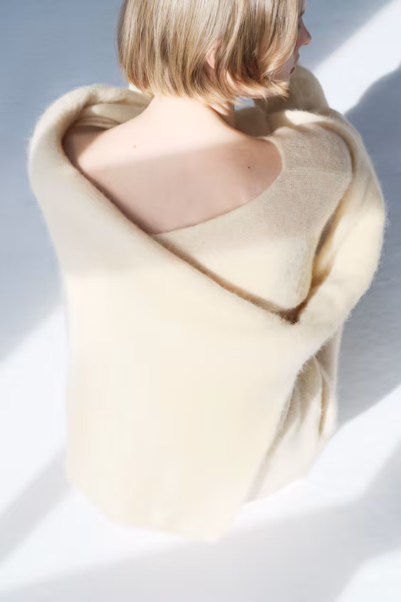 Свитер из смеси альпаки с открытыми плечами