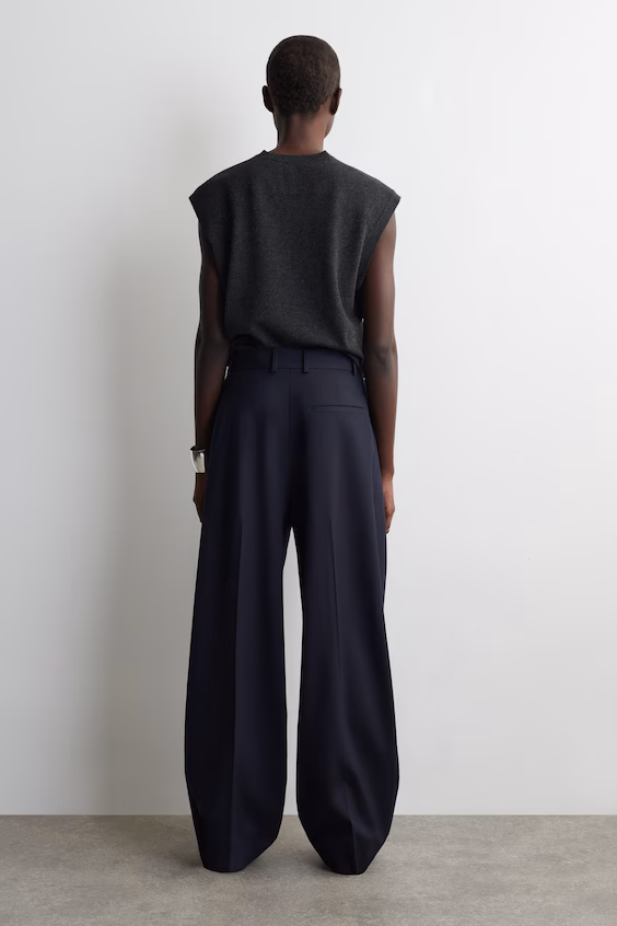 Широкие брюки из штапеля комфортного кроя