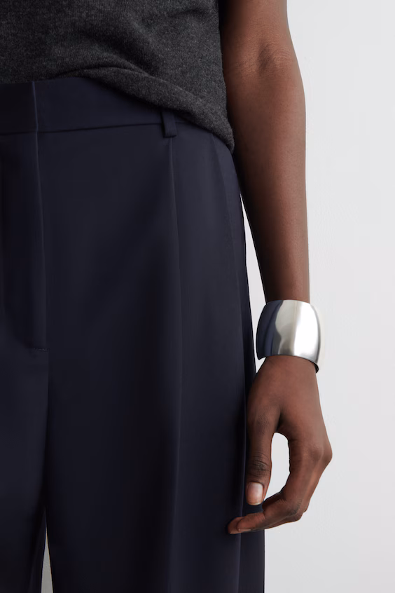 Широкие брюки из штапеля комфортного кроя