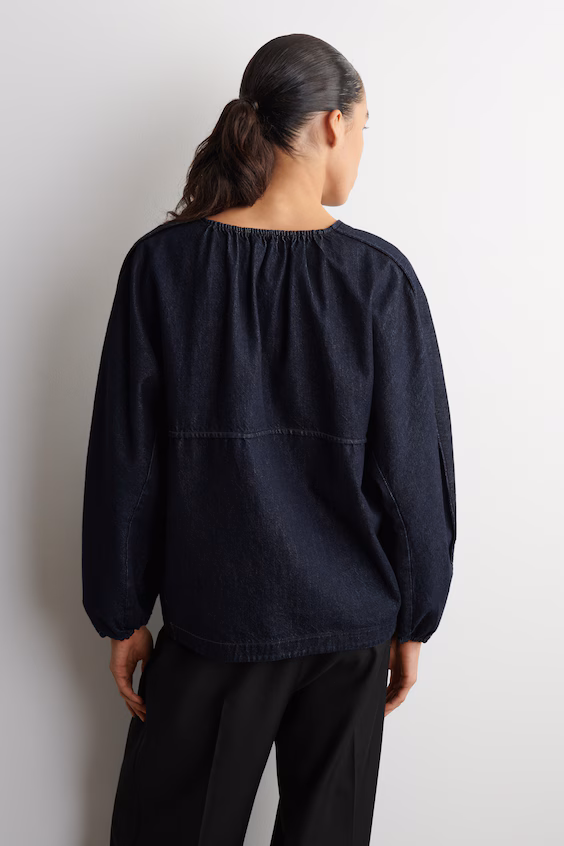 Топ из джинсы с круглым вырезом