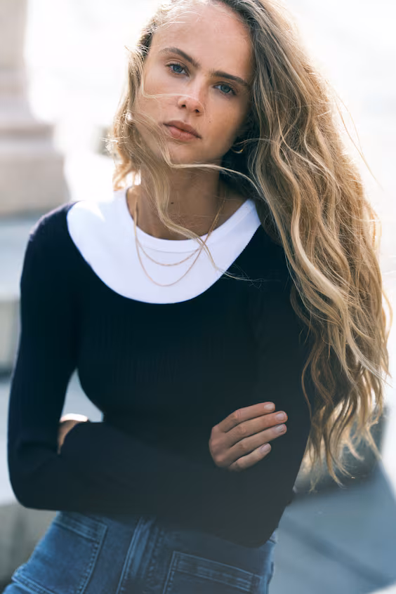 Свитер из вязаного полотна с заплетениями