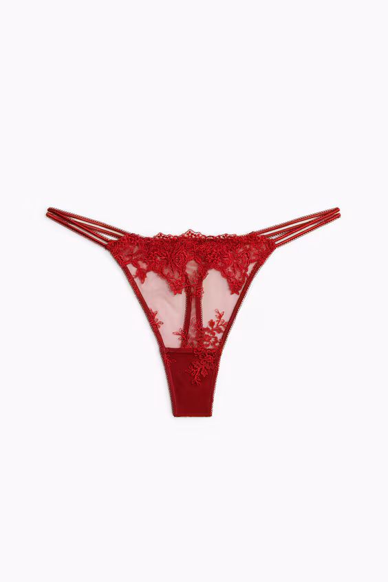 Трусики-стринги с вышивкой