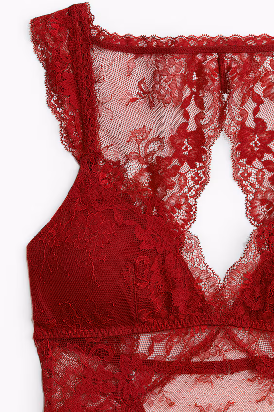 Тело-танга из кружева с подкладками-пушапами