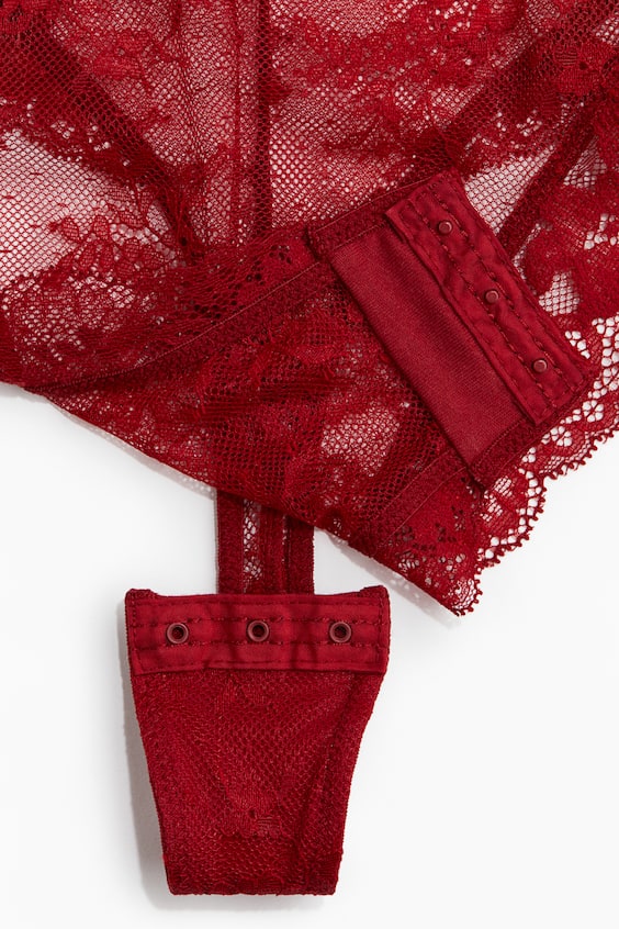 Тело-танга из кружева с подкладками-пушапами