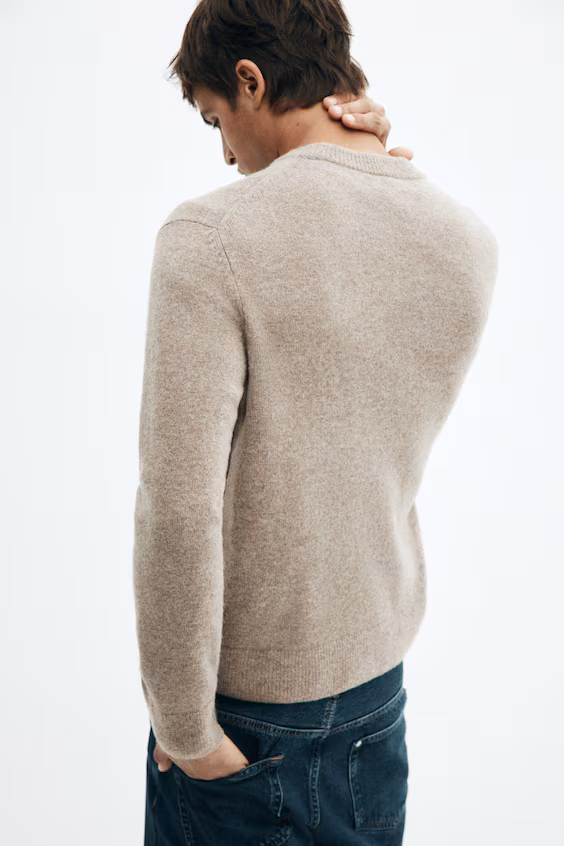 Плавный свитер из мериновой шерсти regular fit