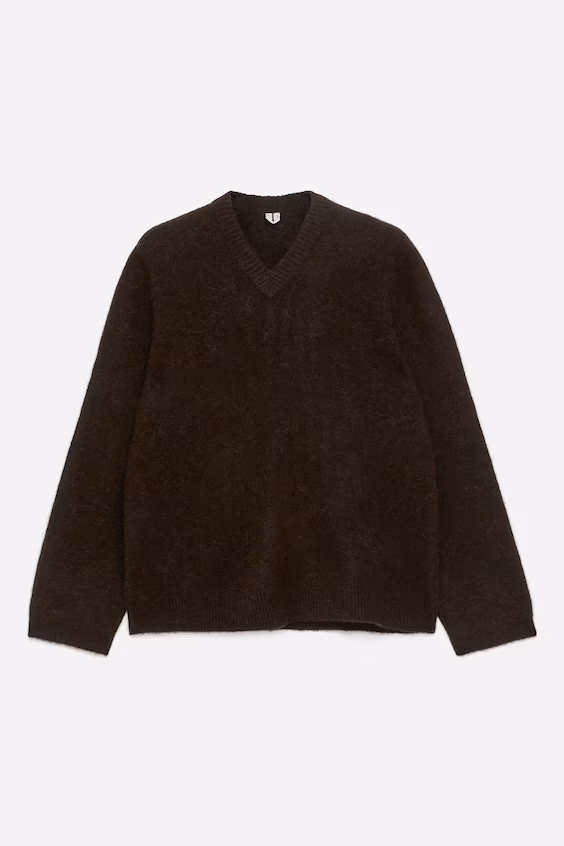 Свитер из альпаки в свободном стиле