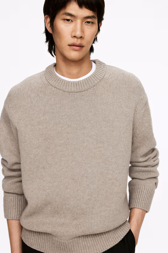 Теплый свитер из грубой вязаной шерсти