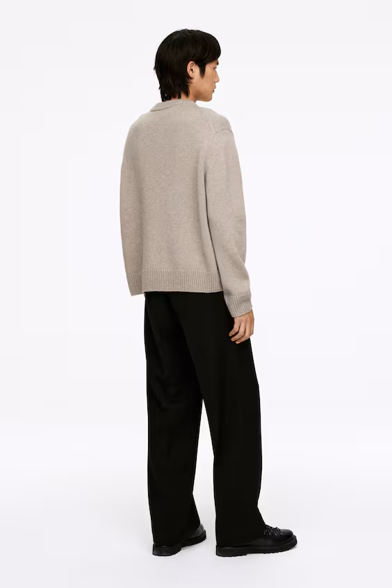 Теплый свитер из грубой вязаной шерсти