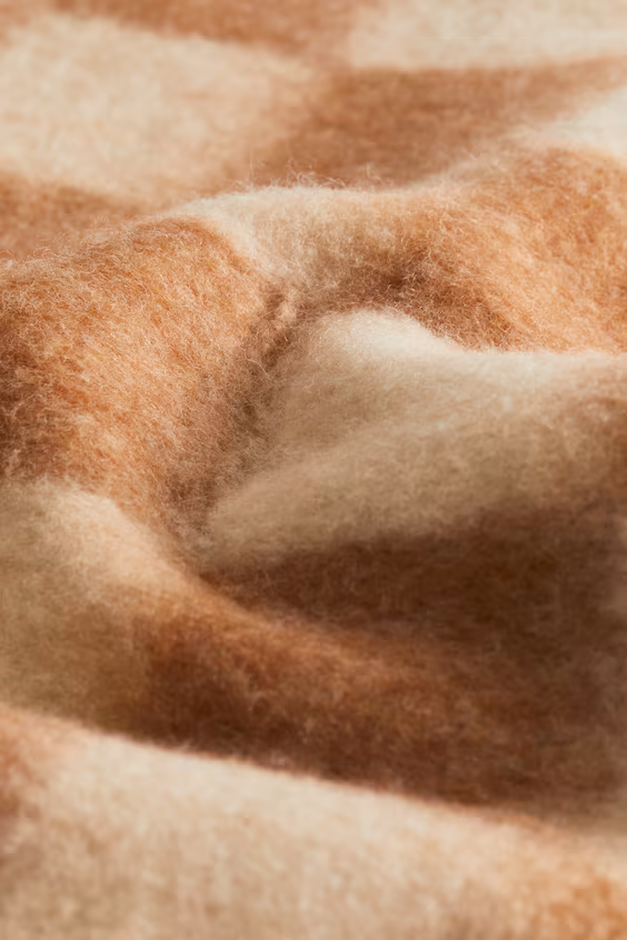 Подушечный чехол в клетку из шерсти