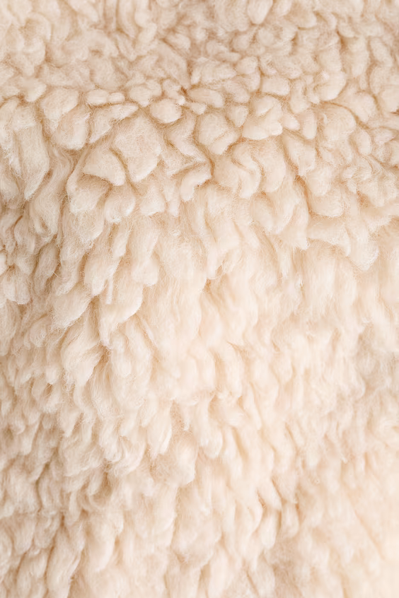 Плюшевое пальто с воротником