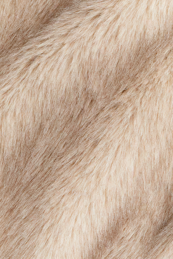 Короткое плюшевое пальто