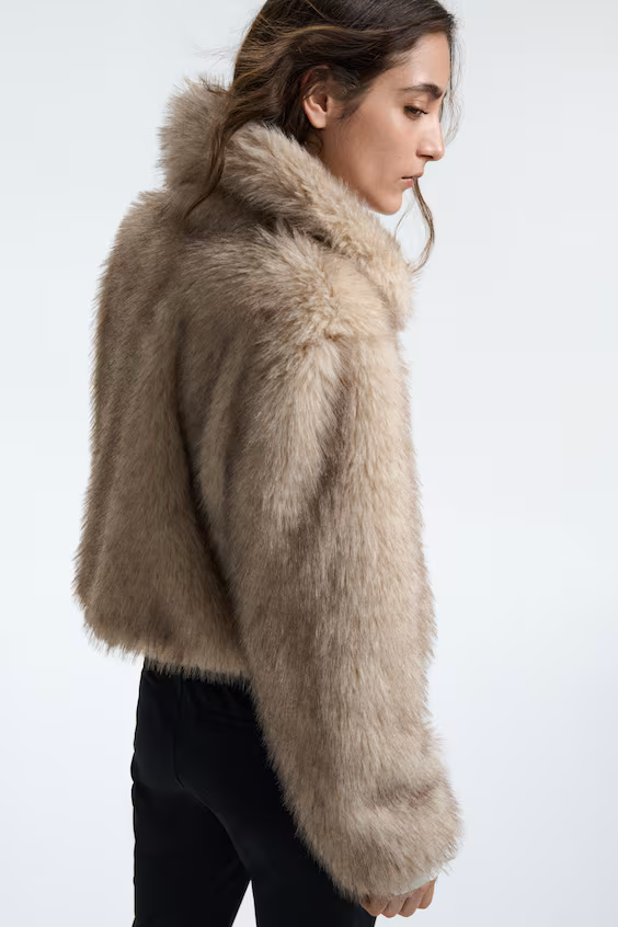 Короткое плюшевое пальто