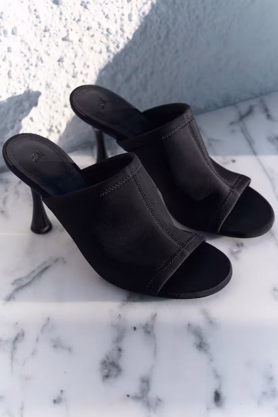 Босоножки на высоком каблуке