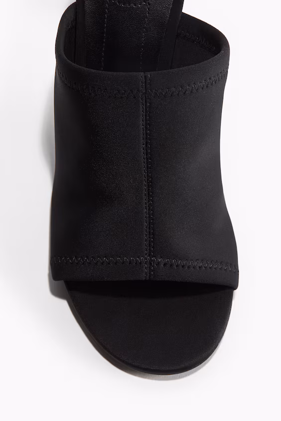 Босоножки на высоком каблуке