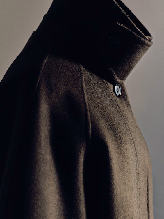 Короткое пальто из двухсторонней шерсти с воротником-воронкой