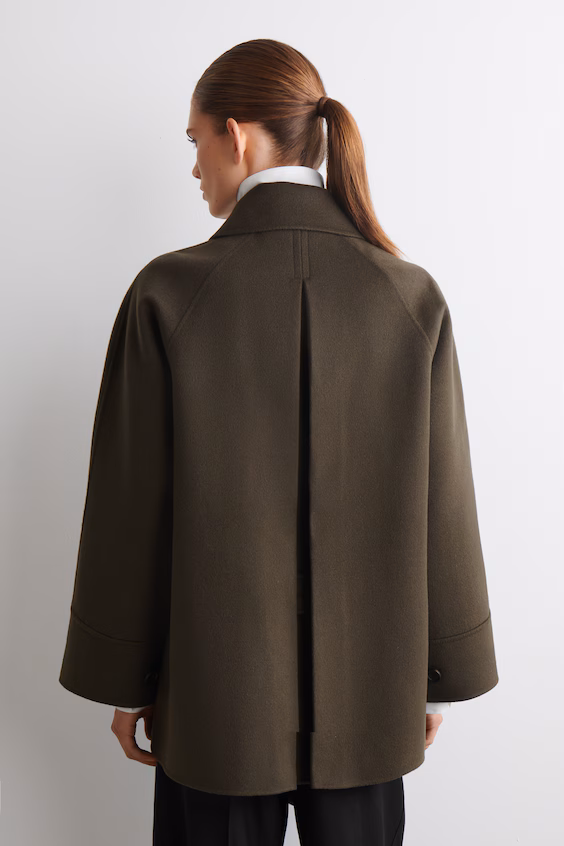 Короткое пальто из двухсторонней шерсти с воротником-воронкой