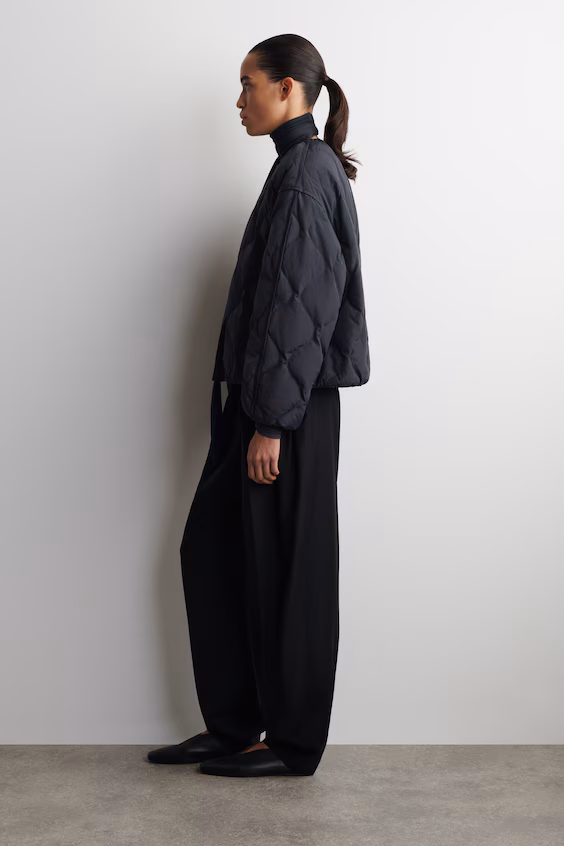 Пуховой жилет с складками