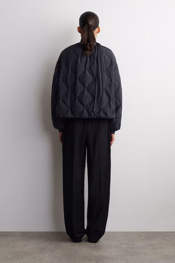 Пуховой жилет с складками