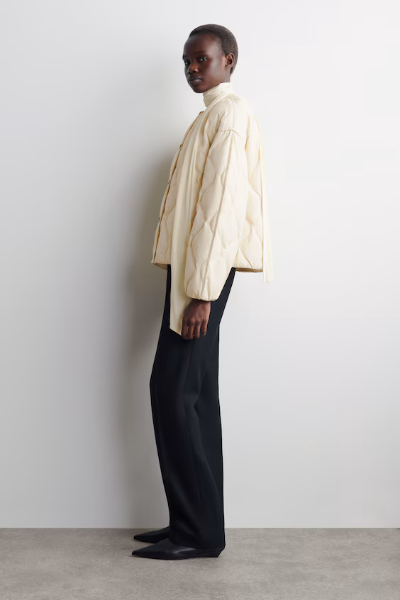 Пуховой жилет с складками