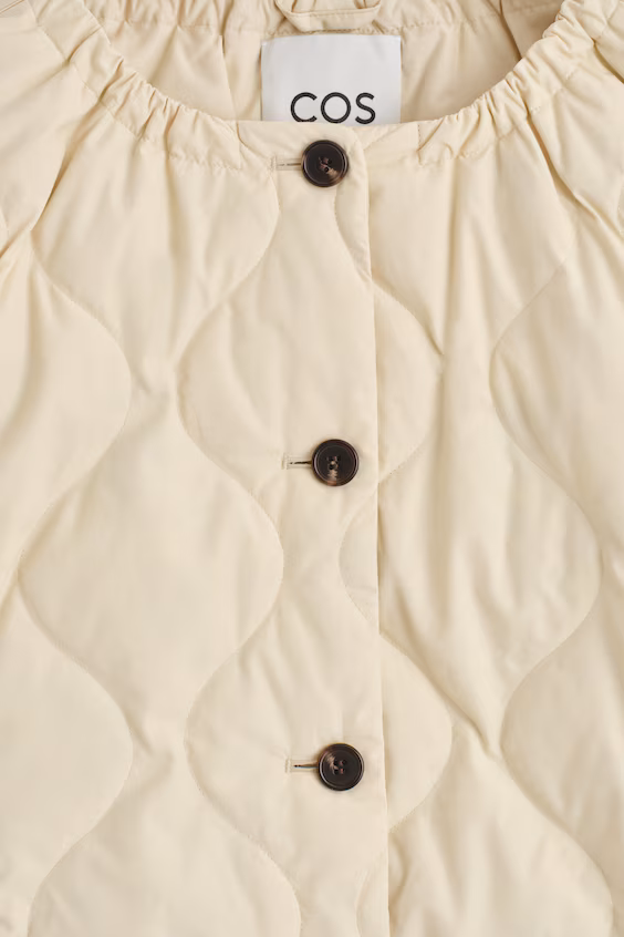 Пуховой жилет с складками