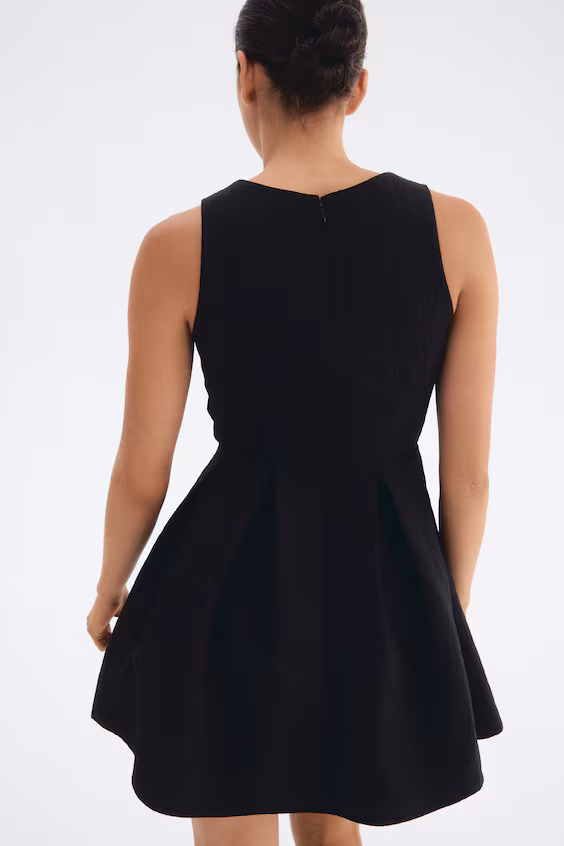 Платье с расклешенной юбкой