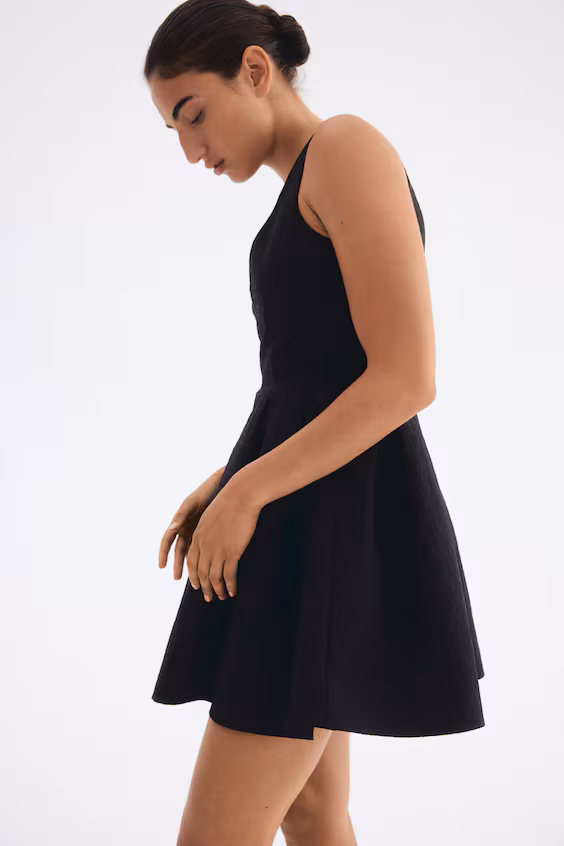 Платье с расклешенной юбкой