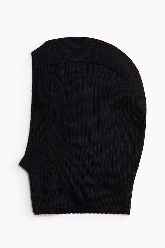 Маска-шлем из вязаного рубчика