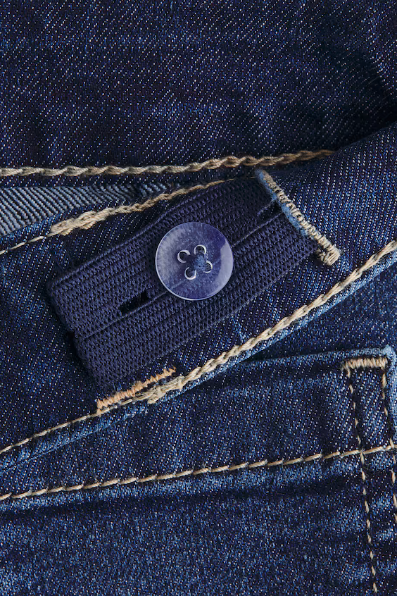 Джинсы с расклешенными штанинами