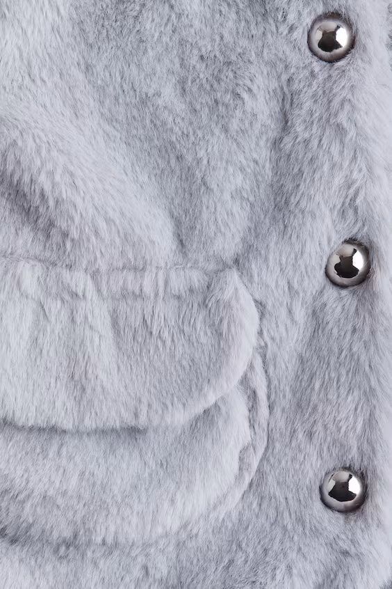 Пушистое пальто с воротником