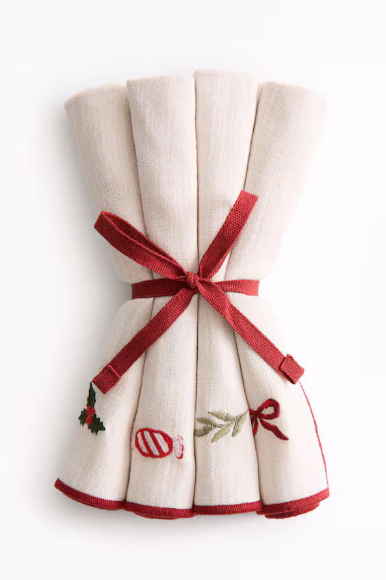 Набор из 4 салфеток с вышивкой