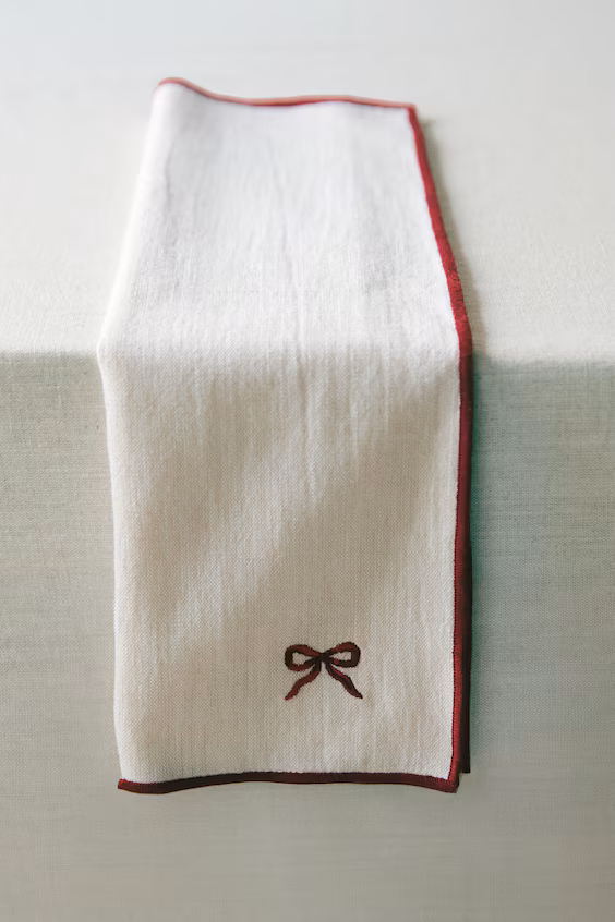 Набор из 4 салфеток с вышивкой