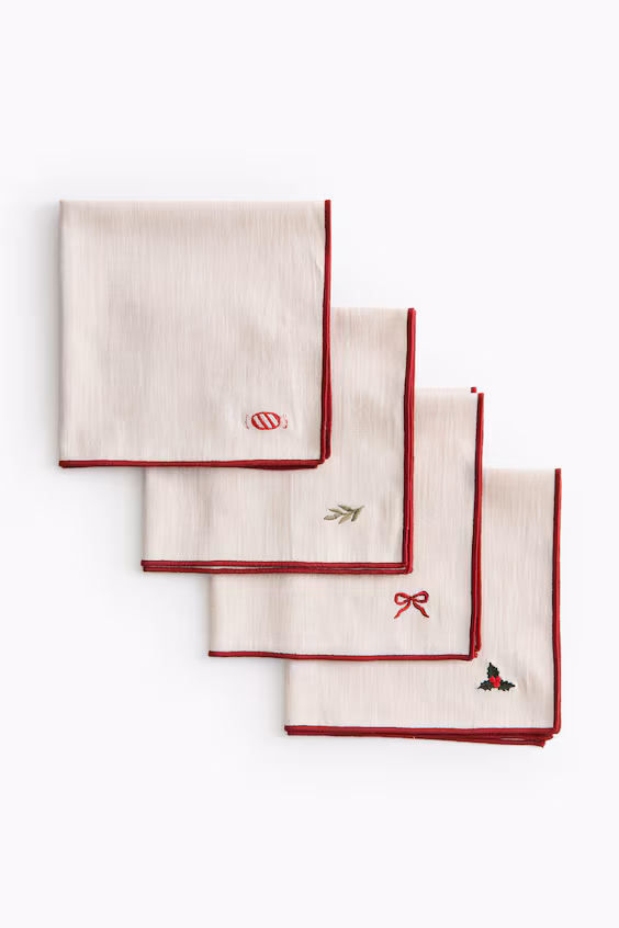 Набор из 4 салфеток с вышивкой
