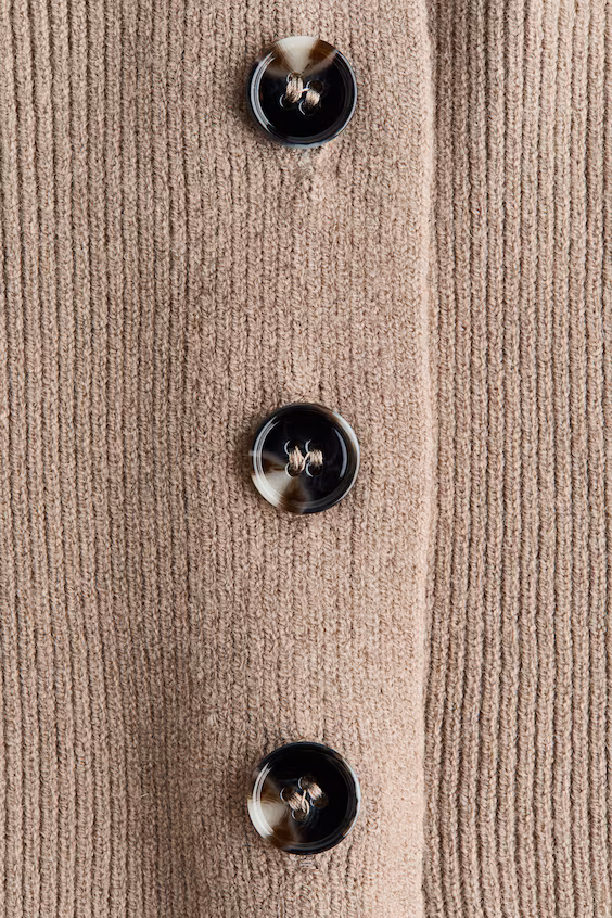 Облегающий свитер из легкой ткани