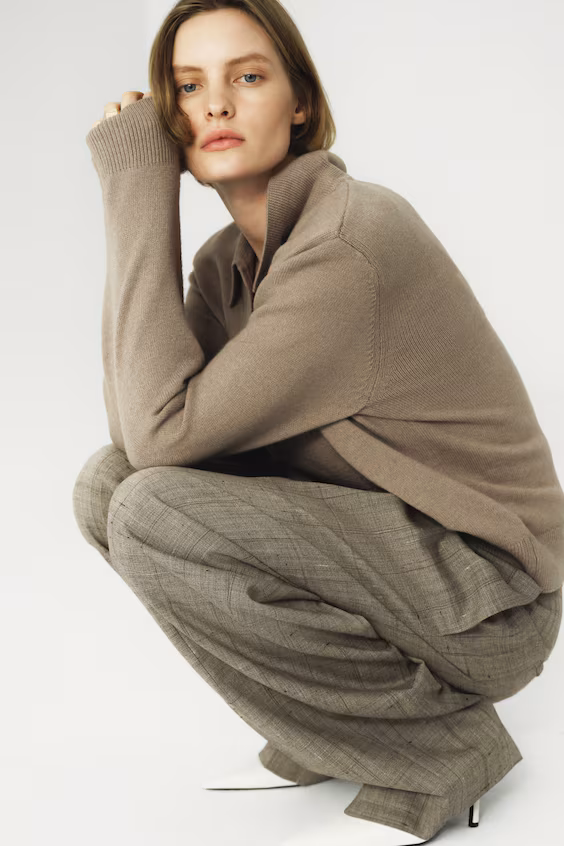 Поло с наполнителями на плечах