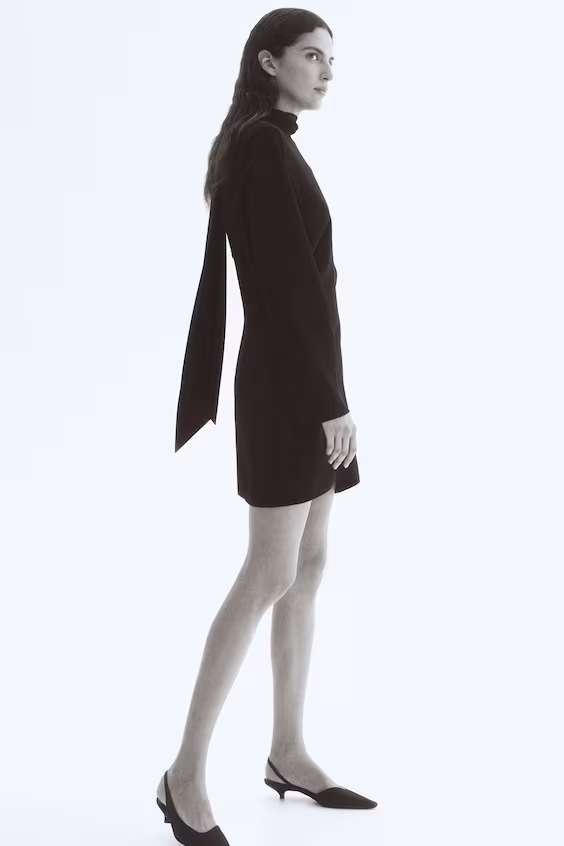 Платье с рукавами в стиле труба