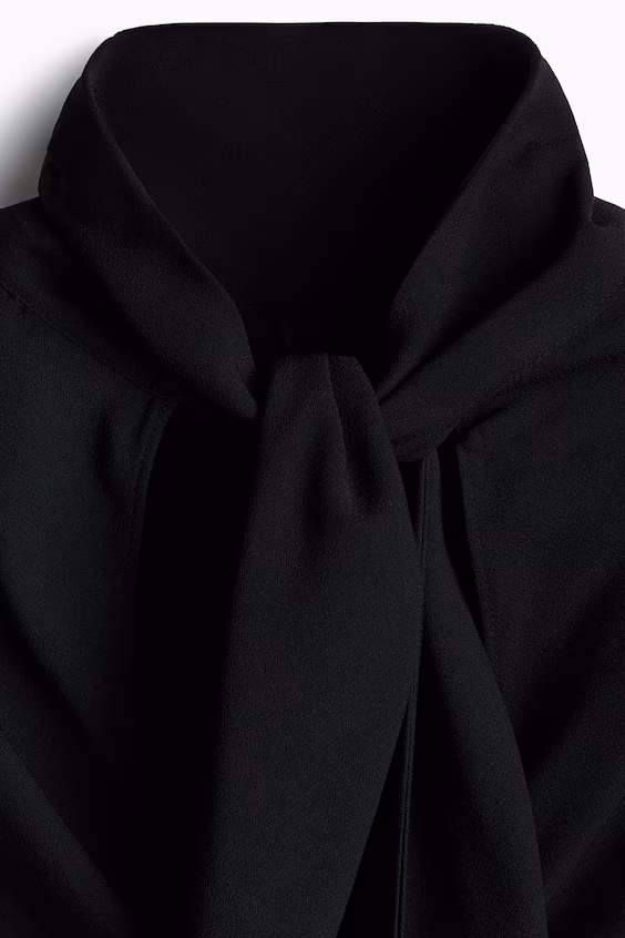 Платье с рукавами в стиле труба