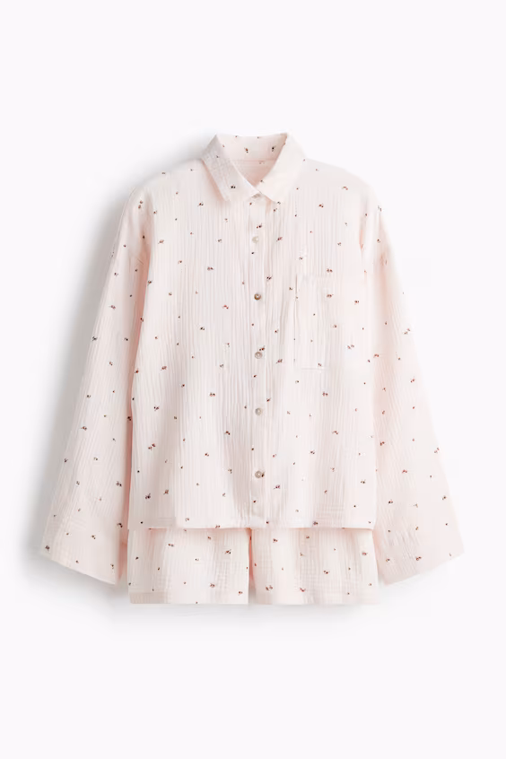 Пижама с рубашкой и шортами