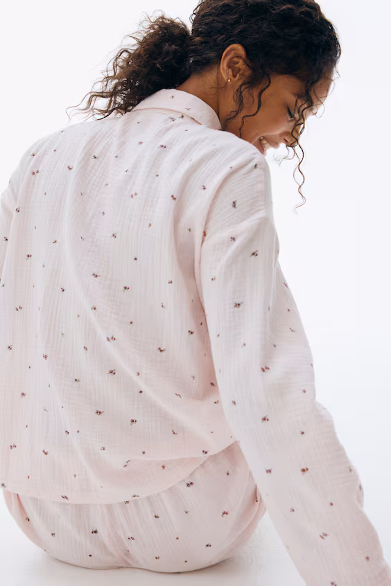 Пижама с рубашкой и шортами