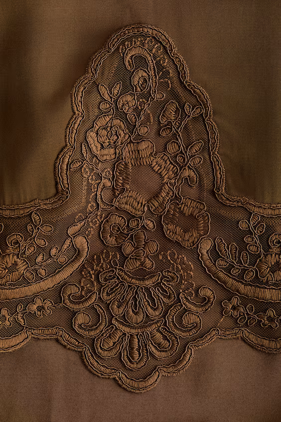 Юбка из атласа с кружевом