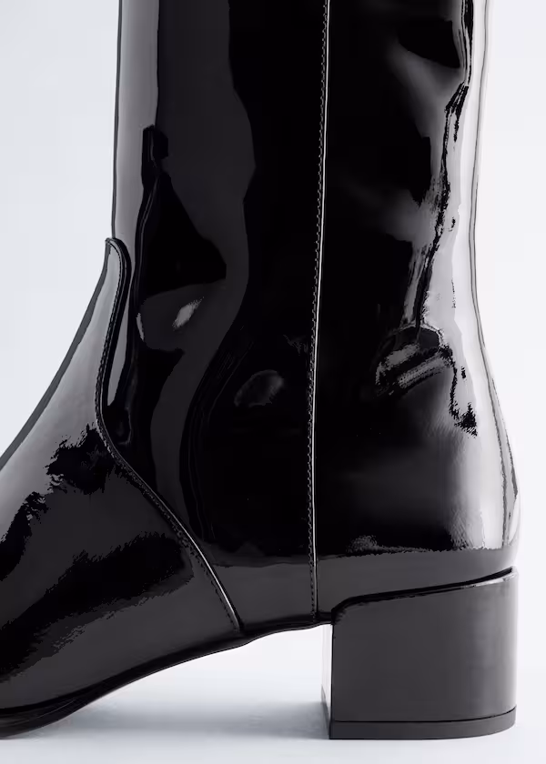 Ботильоны на блестящем кожаном каблуке