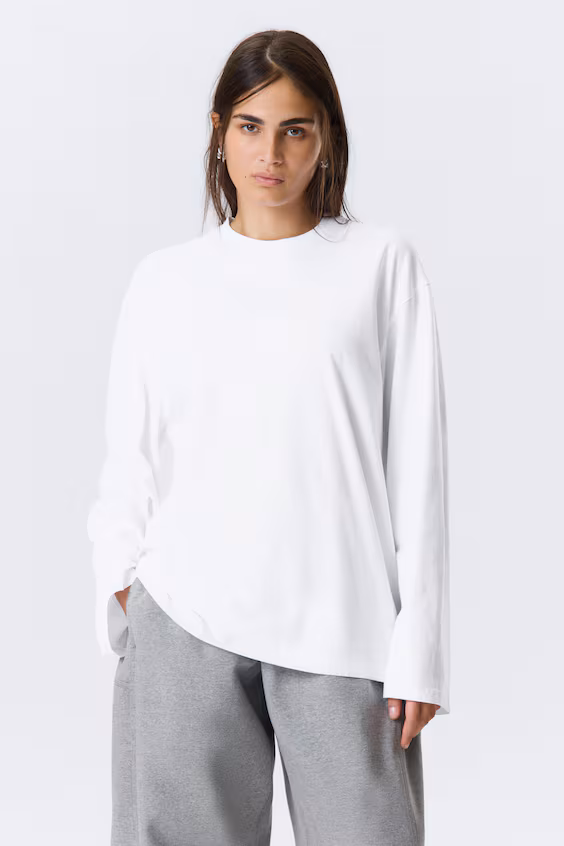 Свитер с длинными рукавами свободного кроя