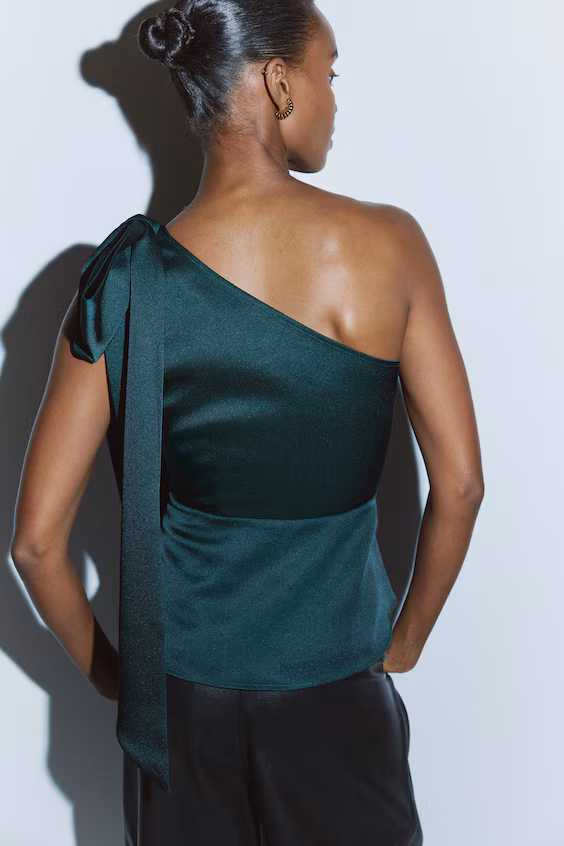 Топ с бантом и открытым плечом